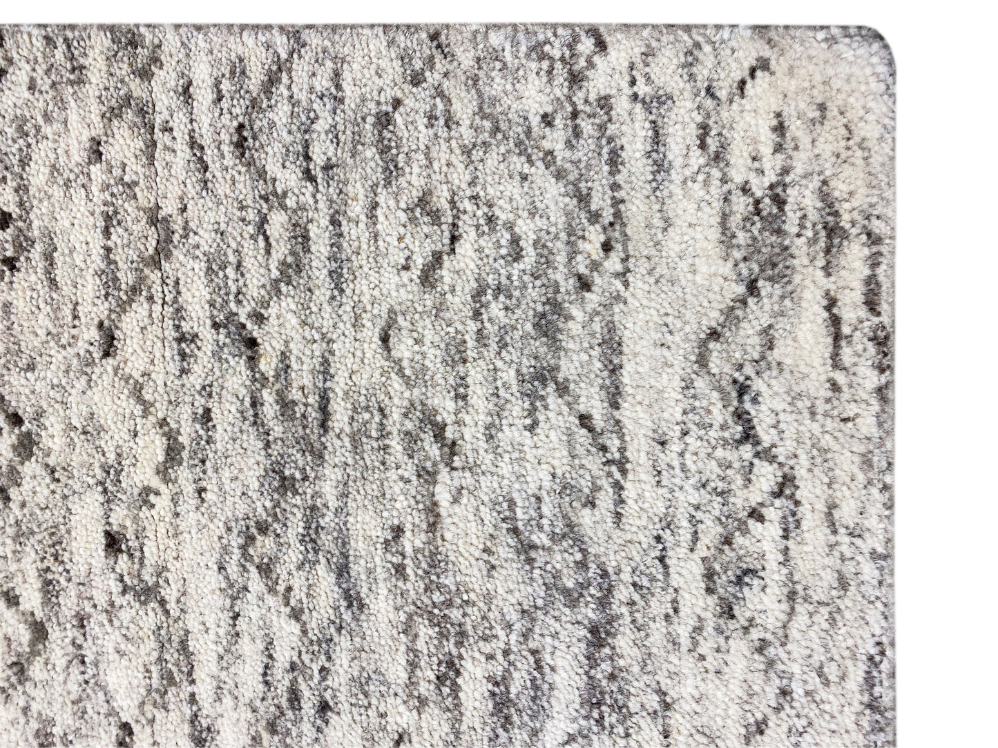 Minimalistischer Berberteppich mit dezenten Ethno-Linien