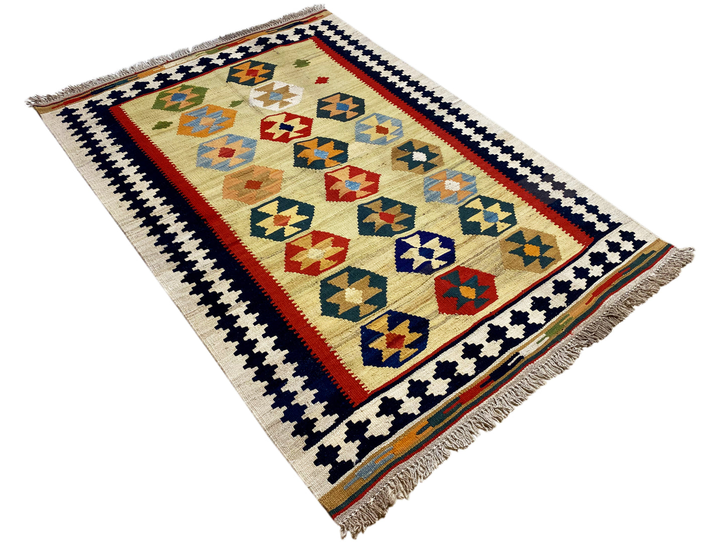 Vintage Kelim Qashqai Teppich aus ungefärbter Wolle für Wohnzimmer und Flur