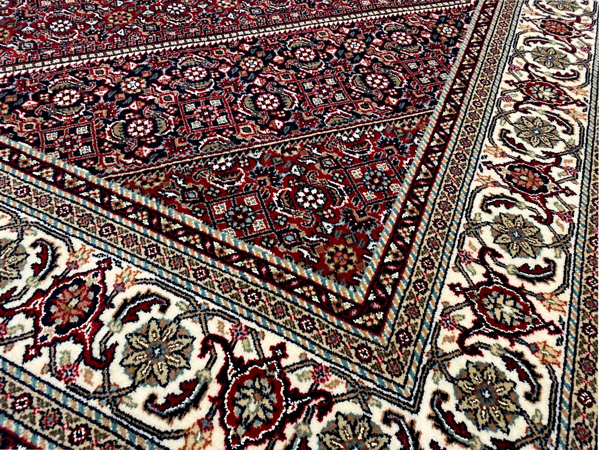 Original Bidjar Teppich aus Wolle in Rot mit detailreichen Ornamenten