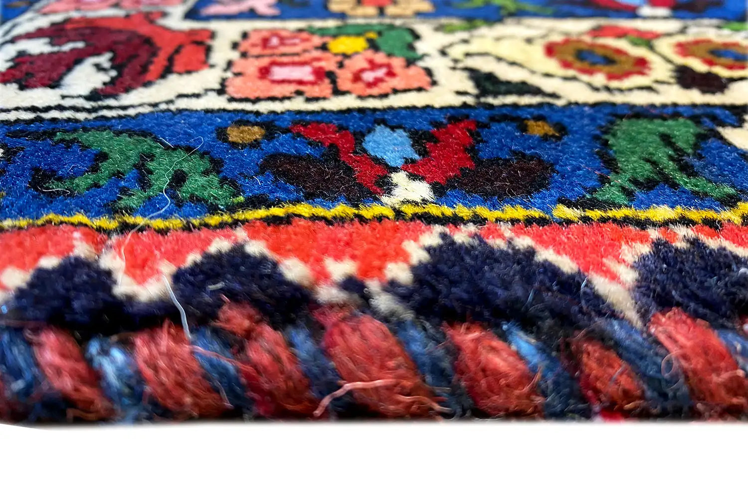 Bakhtiari - (137x102 cm) - German Carpet Shop
